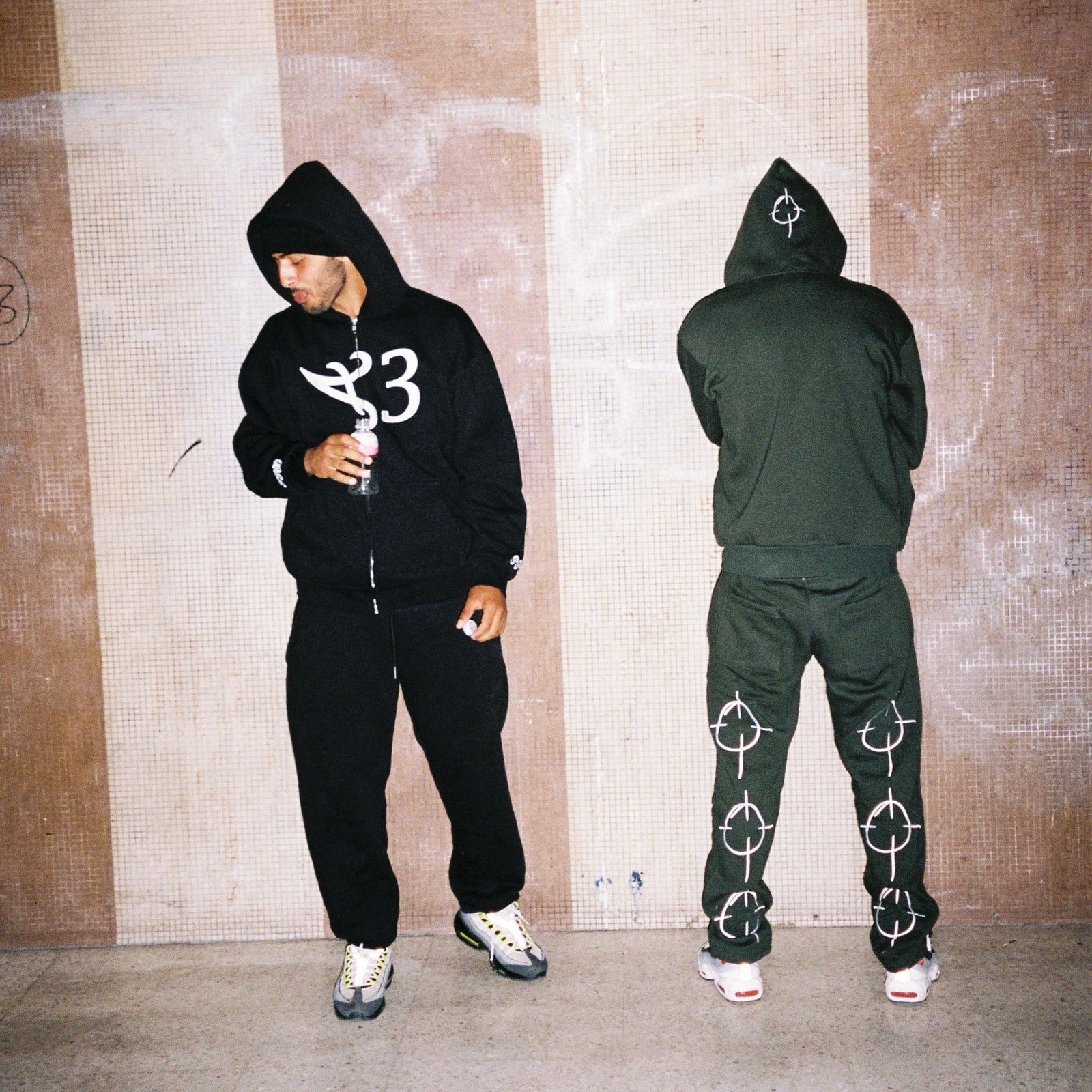 <3 ZIPPED HOODIE